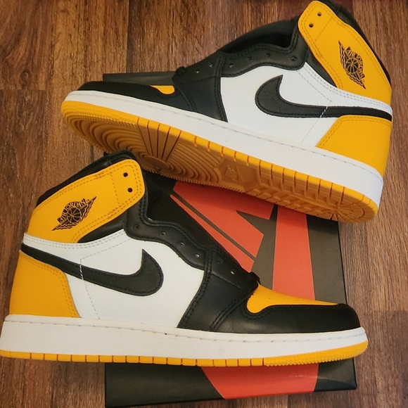 Air Jordan 1 Retro High OG "Yellow Toe /Taxis" 🚕 - Picture 4 of 12